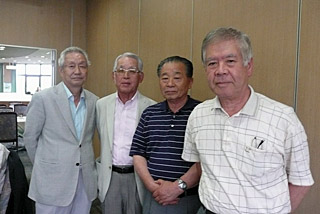 新入会員初参加の4人組、筆者は向かって左