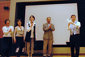 誕生月会、5名の出演者(筆者、左から2人目)