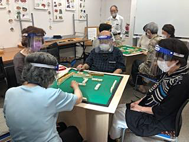 ふれあいルームで楽しんでいます