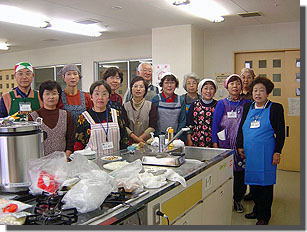調理器は炊飯器と電気ポット、参加の皆さん