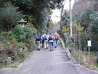 一路、大文字山へ