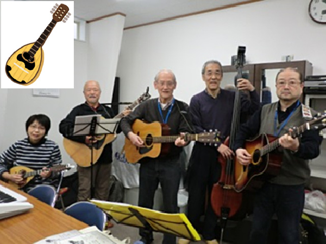 オー・ジーンズ練習風景、左が松葉井さん
