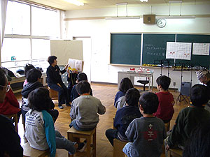 絵本「きつねいろのくつした」の読み聞かせ