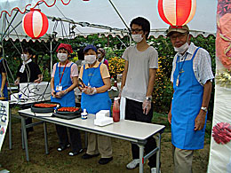 恒例の夏祭りを皆さんと楽しみました