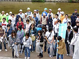 第10回「天の川大清掃」に集まったボランティア