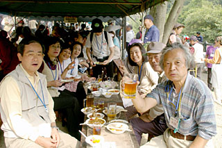 楽しく会食・懇親中!