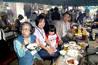 楽しく会食・懇親中!