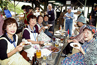 楽しく会食・懇親中!