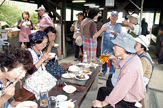 楽しく会食・懇親中!