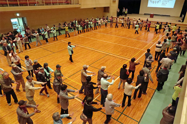 全員で盆踊り