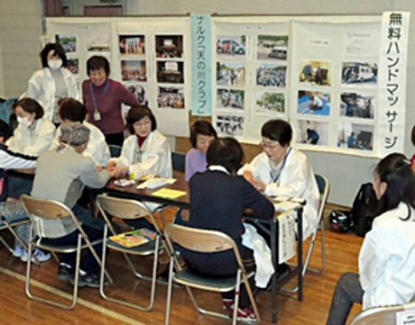 一般市民へのハンドマッサージ