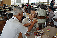 食事介助の実習風景