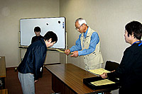 修了証書の授与