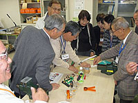 手の不自由な方のための自助具体験