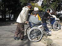 車椅子介助の実習