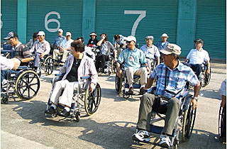 全員車いすで勢ぞろい
