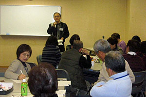 グールプ意見のまとめを発表する葛城会員