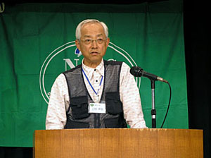 2005年度活動報告及び2006年度活動計画を発表される上田代表代行(副代表)