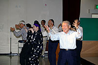 沖縄三味線に合わせて踊りました