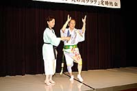 踊り方の説明の木本会員