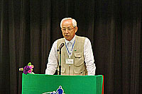 挨拶する上田代表