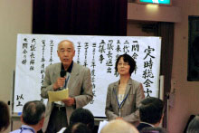 左議長の岡本会員と司会の西岡会員