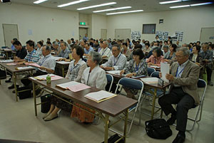 定時総会に出席の皆さん