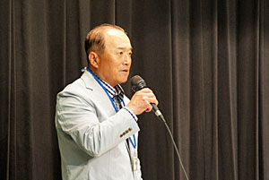 議長の鳥居保彦会員