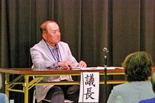 議長の鳥居保彦会員
