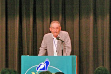 梅田副代表の会計報告