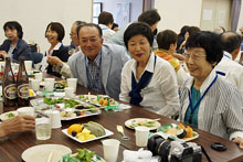 第3部懇親会で歓談の皆さん