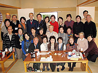 「かごの屋」で新年会を兼ねた地区会に出席の皆さん