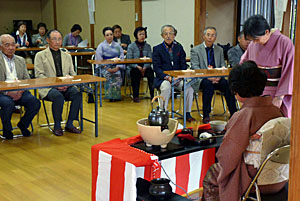 毎年恒例の観桜とお茶会を開催