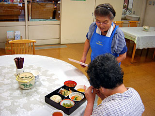 各テーブルで会話が弾みます!