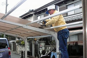 カーポートの屋根取り付け